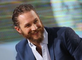 tom-hardy-lacht.jpg