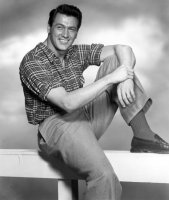 Rock-Hudson-Smiling-Plaid-Shirt-Picture-800x943.jpg