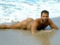 dcdf688eed24aeff2380a6266c877929--beach-guys-on-the-beach.jpg