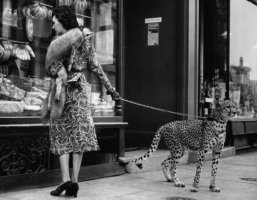 Phyllis Gordon takes her pet cheetah shopping in London, 1939.jpg