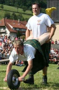 24fcd725eafbfced31c418f172352946--men-in-kilts-highland-games.jpg