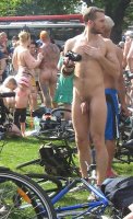 cc3b3pia-4-de-naked-bike-ride-men.jpg