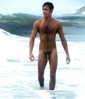 hairy-nudist-man-390x450.jpg