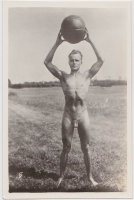 bodybuilder-with-medicine-ball_864x1280.jpg