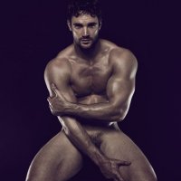 980775_thom_evans_naked_cb368cd7f8b4ddd69936af95dedfbab2.jpg